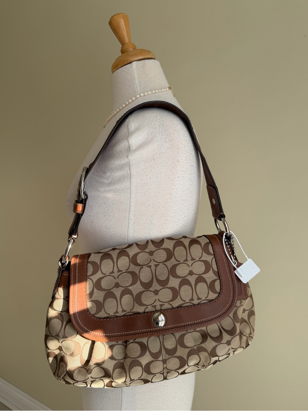 Coach Signature Shoulder Bag - Good Condition🤎